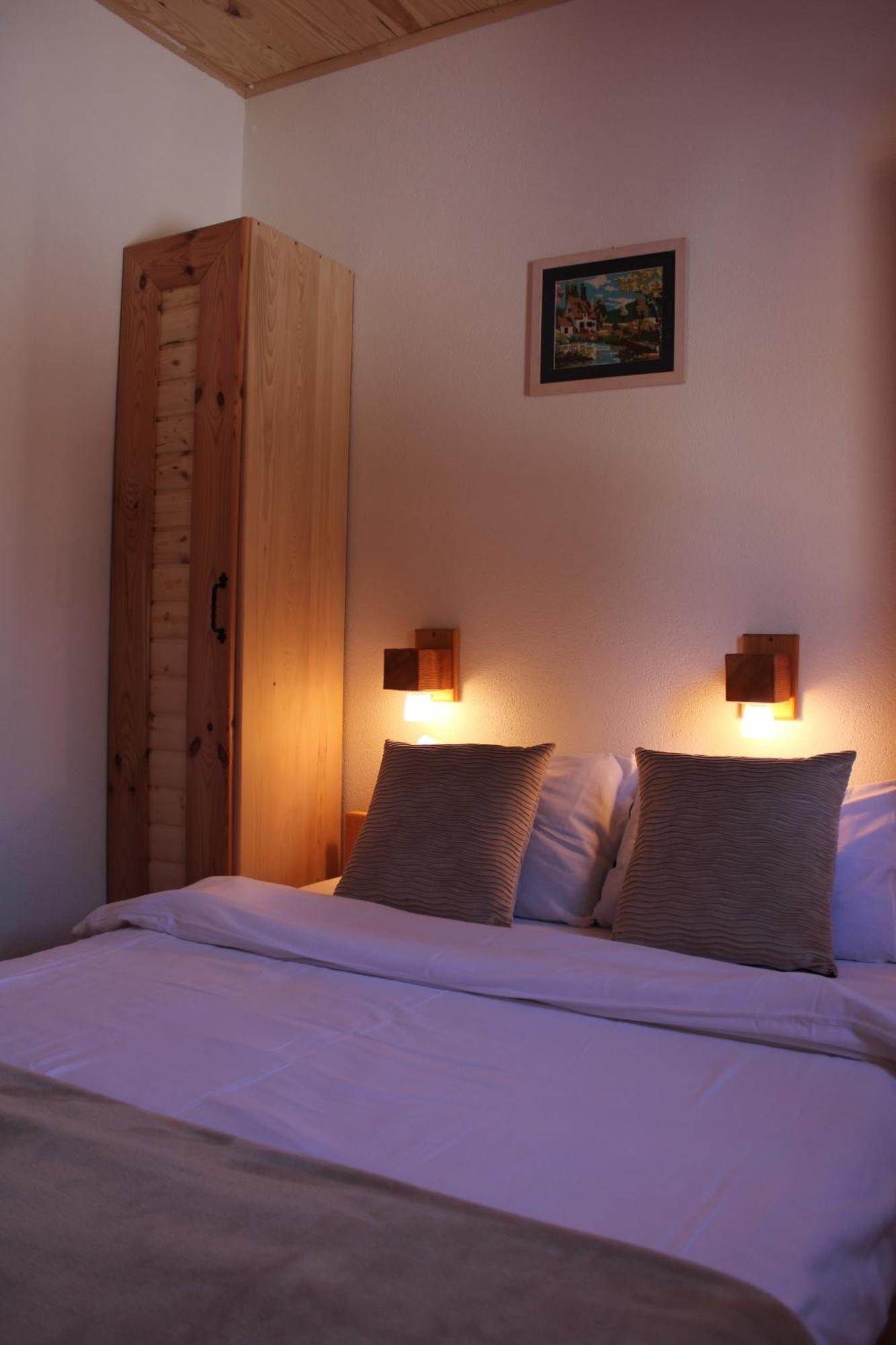 קולאסין Pubhouse & Rooms Pahulja מראה חיצוני תמונה