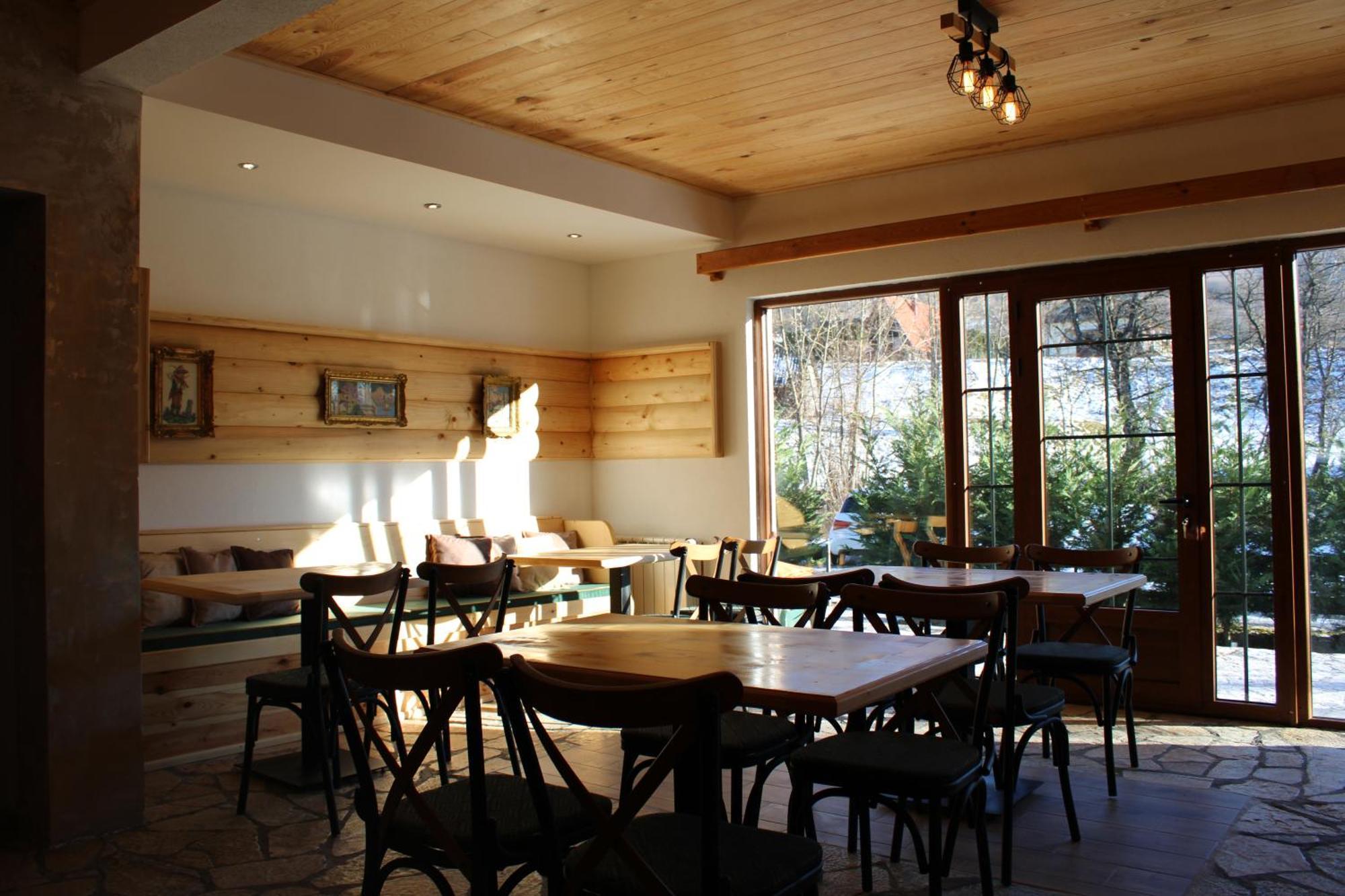 קולאסין Pubhouse & Rooms Pahulja מראה חיצוני תמונה